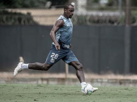 Cleber Reis em treino do Santos