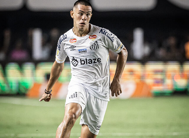 JP Chermont em campo pelo Santos